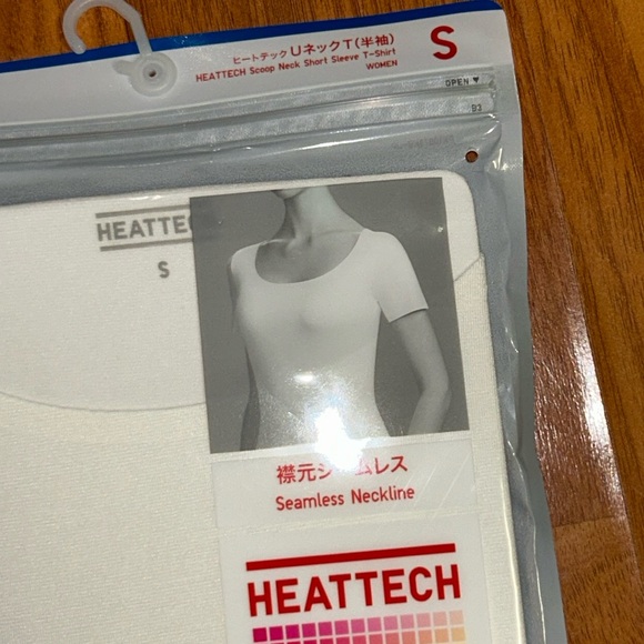 Brand New in Packaging Uniqlo HEATTECH Scoop Neck Short-Sleeve T-Shirt - Picture 6 of 7